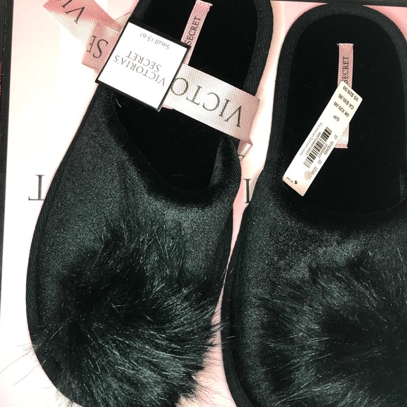 Victoria's Secret Shoes - NWT - Victoria’s Secret Pom Slippers - Size Small